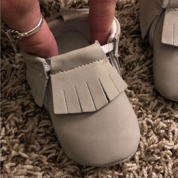 Baby moccasin booties - Picture 3 of 6